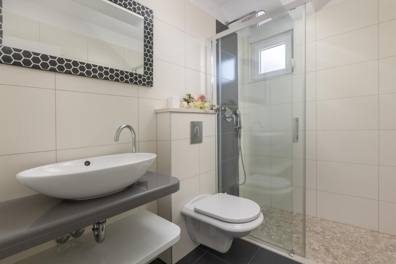 Villa Toni With Pool And Jacuzzi Makarska