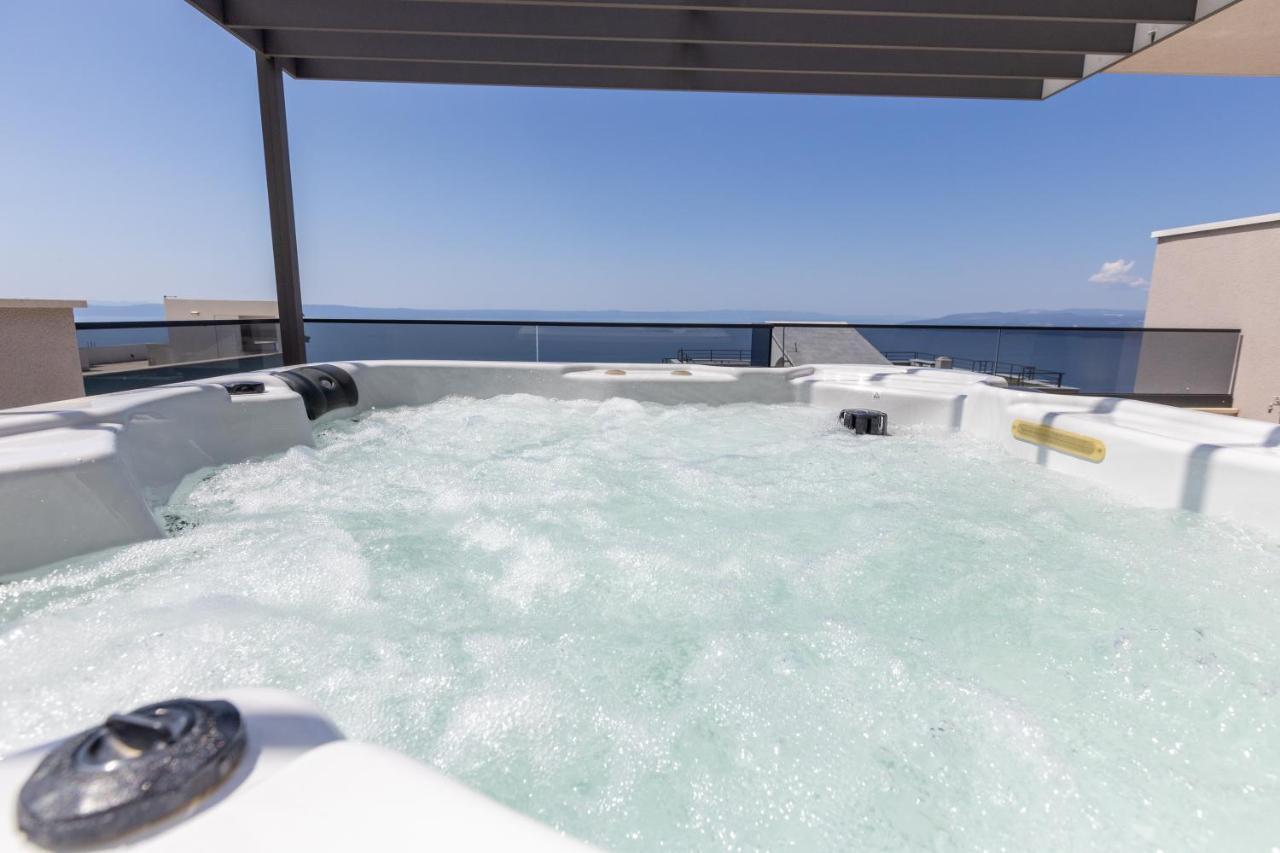 Toni With Pool And Jacuzzi Makarska